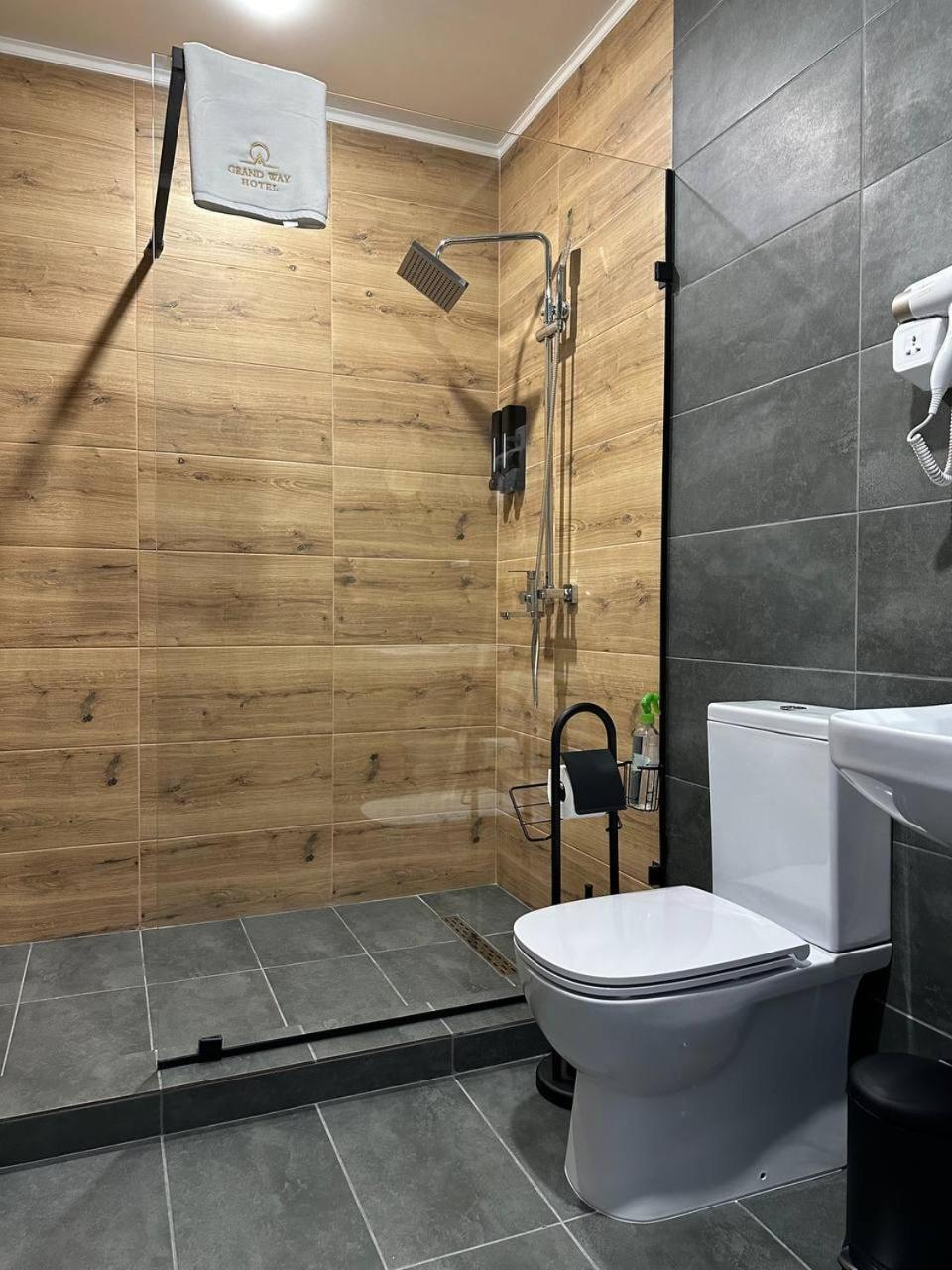 Grand Way Hotel Taraz Εξωτερικό φωτογραφία