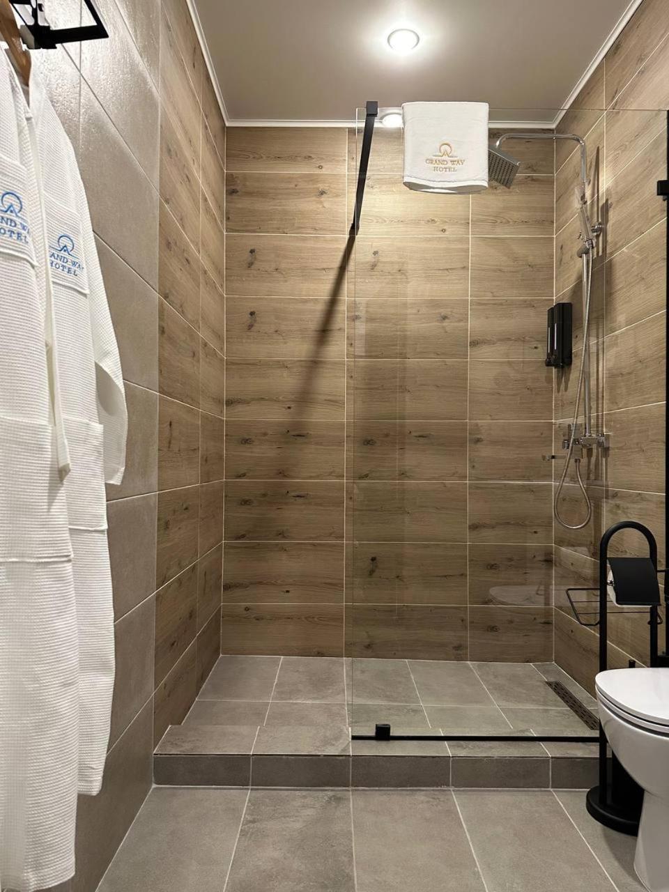 Grand Way Hotel Taraz Εξωτερικό φωτογραφία